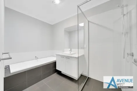 Property photo of 20 Newfoundland Circuit Bonnie Brook VIC 3335