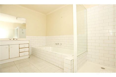 Property photo of 2/1 Kallara Grove Maribyrnong VIC 3032