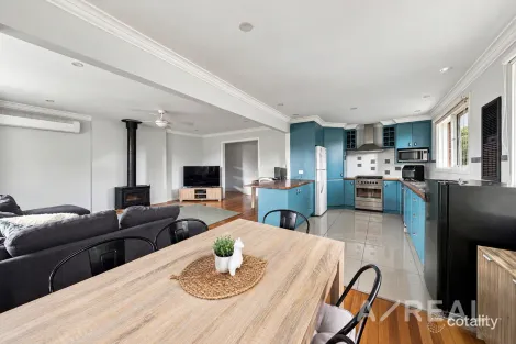 Property photo of 22 Landstrom Quadrant Kilsyth VIC 3137