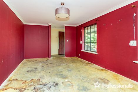 Property photo of 76 Excalibur Circle Camillo WA 6111