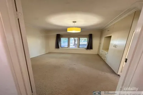 Property photo of 10 Harkaway Road Berwick VIC 3806