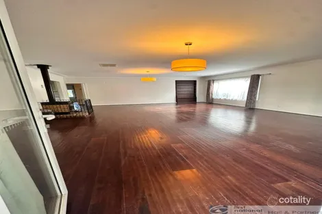 Property photo of 10 Harkaway Road Berwick VIC 3806
