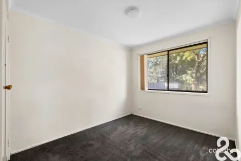 Property photo of 31 Tonelli Crescent Mill Park VIC 3082