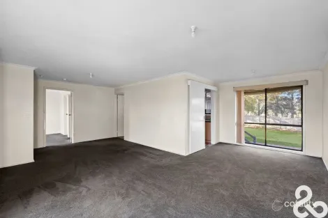 Property photo of 31 Tonelli Crescent Mill Park VIC 3082