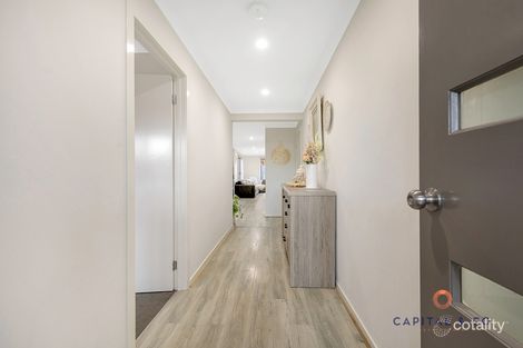 Property photo of 36 Lemongrass Drive Mickleham VIC 3064