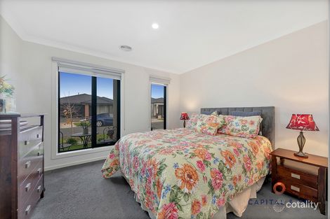 Property photo of 36 Lemongrass Drive Mickleham VIC 3064
