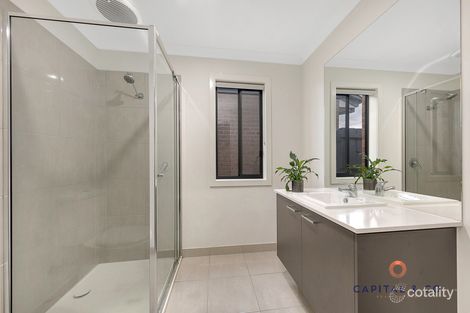 Property photo of 36 Lemongrass Drive Mickleham VIC 3064