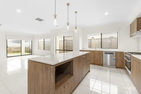 Property photo of 12 Fluorite Street Cranbourne East VIC 3977