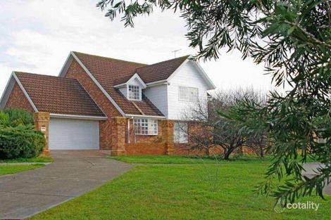 Property photo of 9 Venice Gardens Endeavour Hills VIC 3802