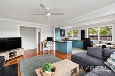 Property photo of 22 Landstrom Quadrant Kilsyth VIC 3137