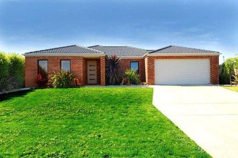 30 Menhennet Dr, Delacombe, VIC 3356