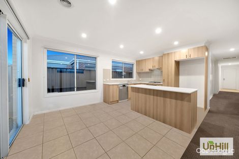 Property photo of 1 Burnden Close Berwick VIC 3806