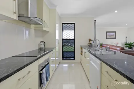 Property photo of 2/95 Mansfield Drive Beaconsfield QLD 4740