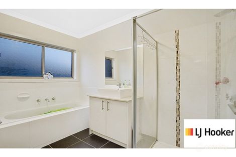 Property photo of 3 Birdswing Terrace Melton South VIC 3338