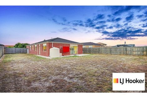 Property photo of 3 Birdswing Terrace Melton South VIC 3338