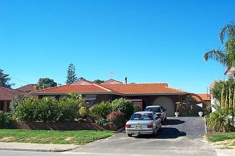 26 Mather Rd, Beaconsfield, WA 6162