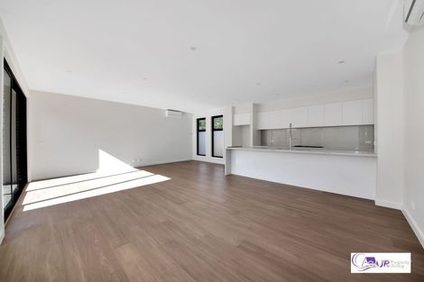 Property photo of 1/23 Janfourd Court Mount Waverley VIC 3149
