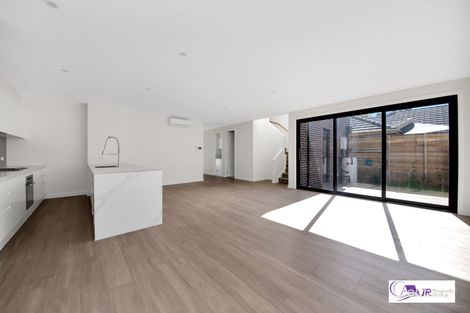 Property photo of 1/23 Janfourd Court Mount Waverley VIC 3149