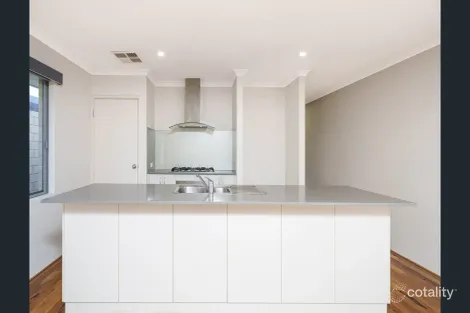 21 Pexton Dr, South Guildford, WA 6055