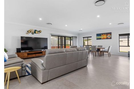 Property photo of 76 Coppabella Drive Gobbagombalin NSW 2650