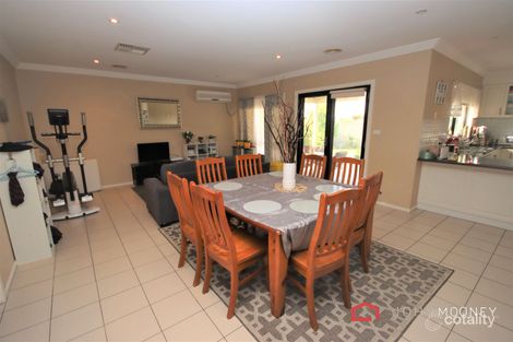 Property photo of 9 Yarrawah Crescent Bourkelands NSW 2650