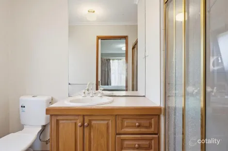 Property photo of 16 Melanie Drive Werribee VIC 3030