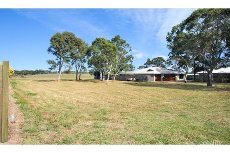 3 Raewood Cl, Coral Cove, QLD 4670