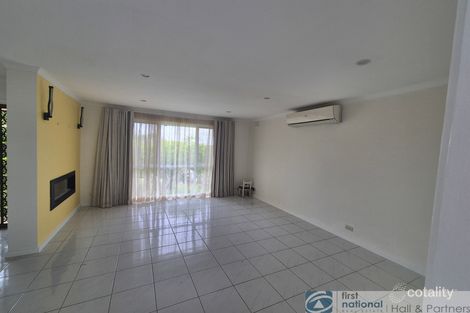 Property photo of 4 Heywood Grove Endeavour Hills VIC 3802