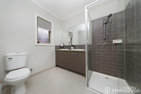 Property photo of 15 Kevington Drive Eynesbury VIC 3338