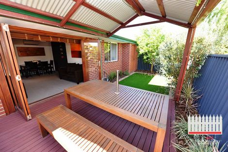 2/11 Kimberley St, Belmont, WA 6104