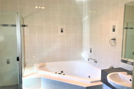 Property photo of 4 Abbotsford Place Forest Lake QLD 4078
