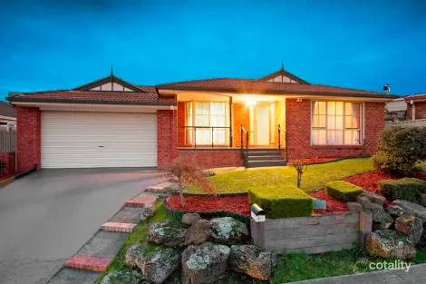 Property photo of 17 Warana Drive Hampton Park VIC 3976