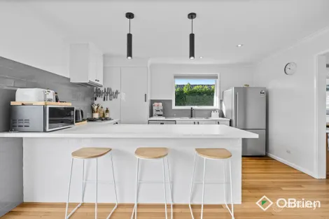 Property photo of 12 The Trossachs Frankston VIC 3199