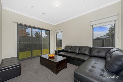Property photo of 66 Pine Park Drive Wollert VIC 3750