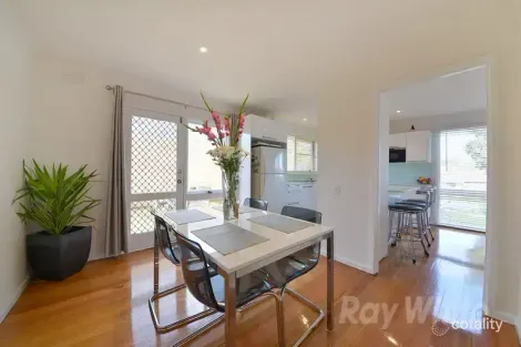 Property photo of 9 Mossvale Close Endeavour Hills VIC 3802