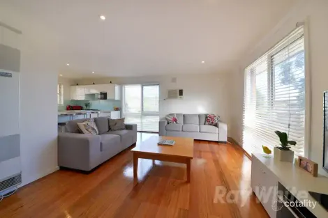 Property photo of 9 Mossvale Close Endeavour Hills VIC 3802