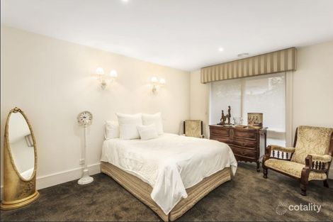 Property photo of 22 Long Valley Way Doncaster East VIC 3109