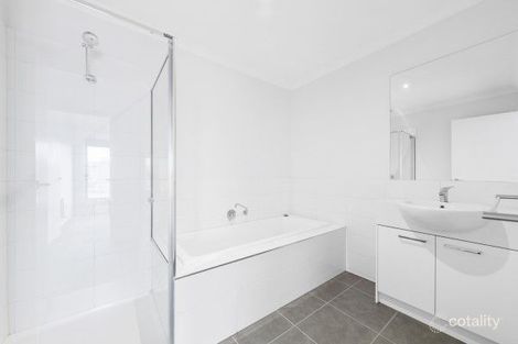 Property photo of 2 Nanea Path Cranbourne VIC 3977