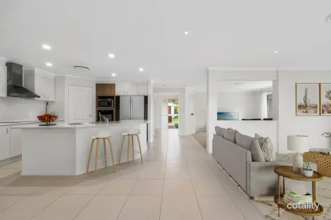 Property photo of 22 Hillview Crescent Little Mountain QLD 4551