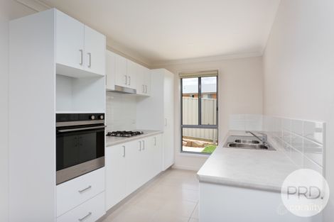 Property photo of 21A Sunvale Crescent Estella NSW 2650