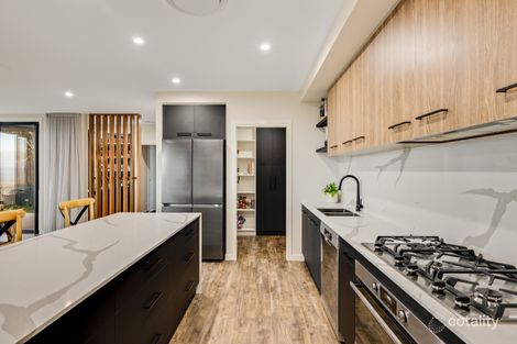 Property photo of 3 Coventry Court Mount Lofty QLD 4350