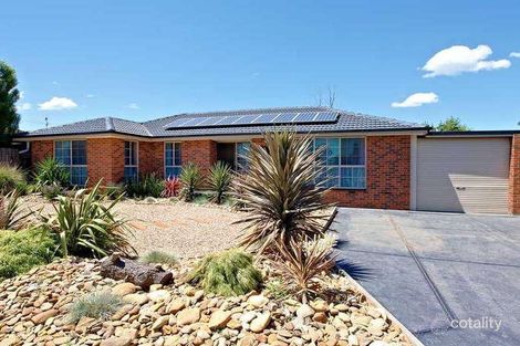 11 Dunvegan Dr, Kurunjang, VIC 3337