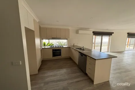 Property photo of 34 Glenvista Road Pakenham VIC 3810