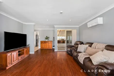 Property photo of 26 Welwin Crescent Thornton NSW 2322