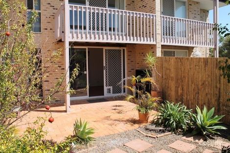 Property photo of 2/164 Alexander Drive Highland Park QLD 4211