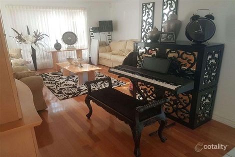 Property photo of 3 Kennedy Parade Roxburgh Park VIC 3064