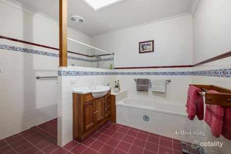 Property photo of 25 Timbertop Road Ringwood North VIC 3134
