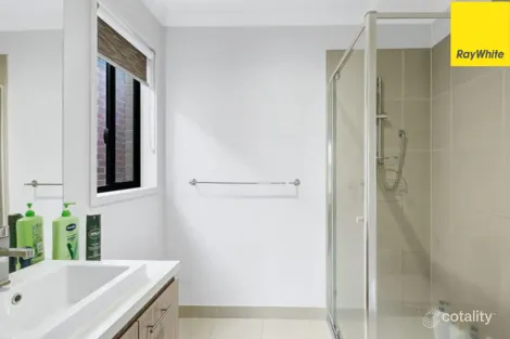 Property photo of 5 Knebworth Drive Strathtulloh VIC 3338