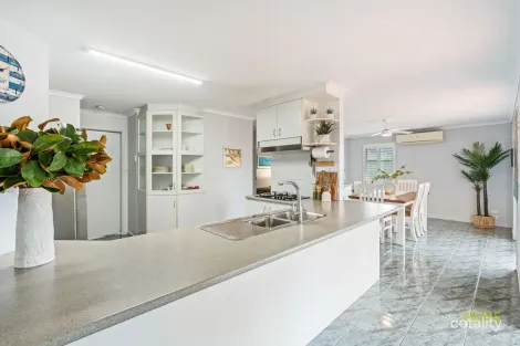 Property photo of 6 Bowerbird Avenue Eli Waters QLD 4655