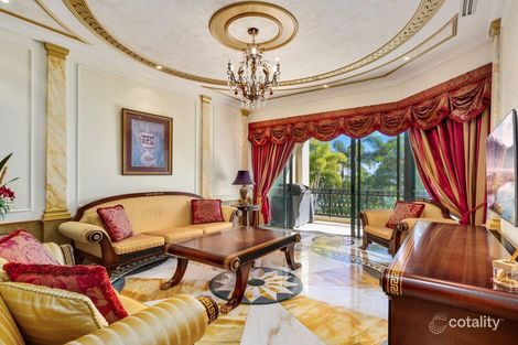 60/94 Sea World Dr, Main Beach, QLD 4217